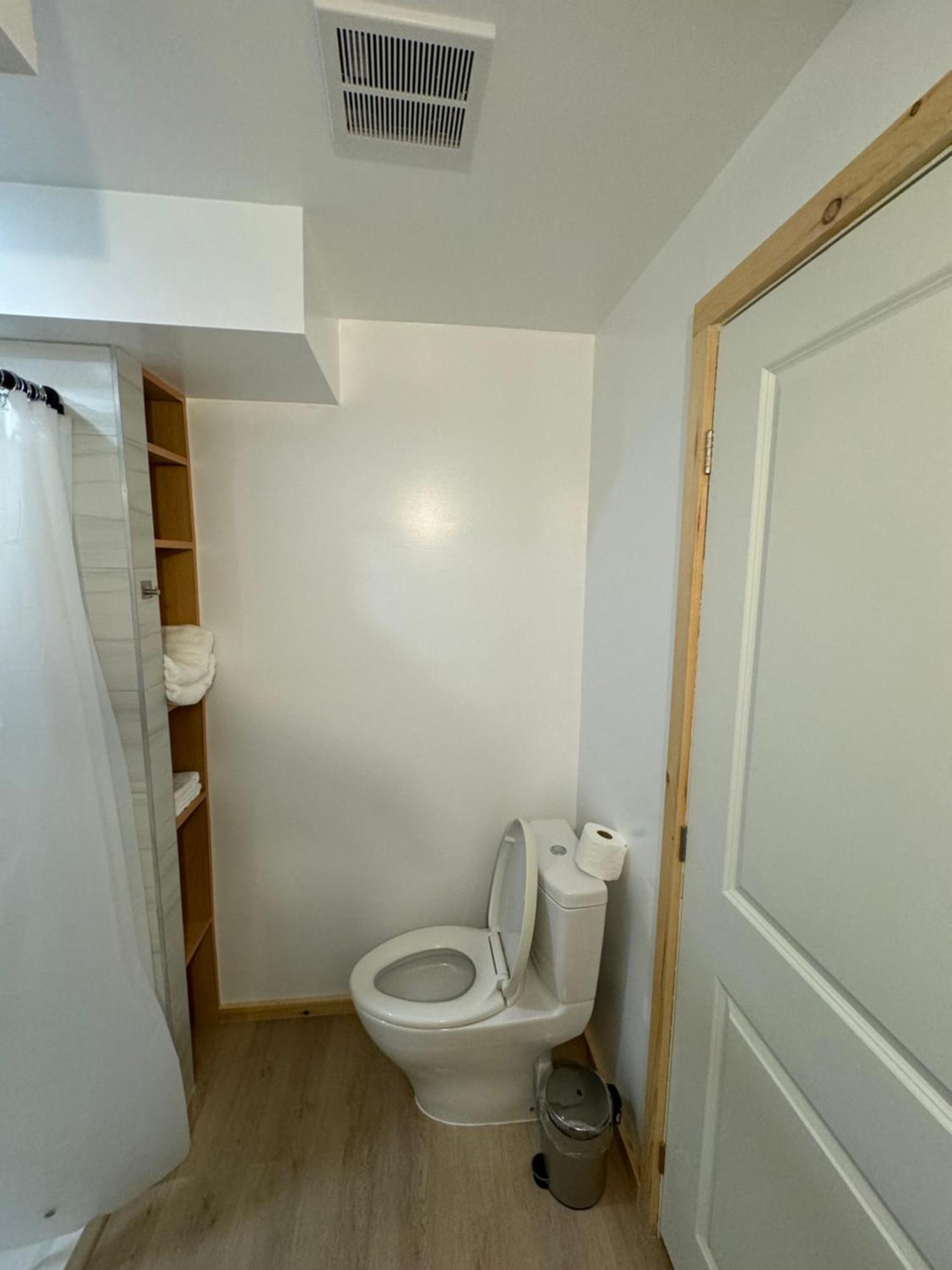 Apartment Private Entrance, Private Bathroom, Bedroom And Workspace *