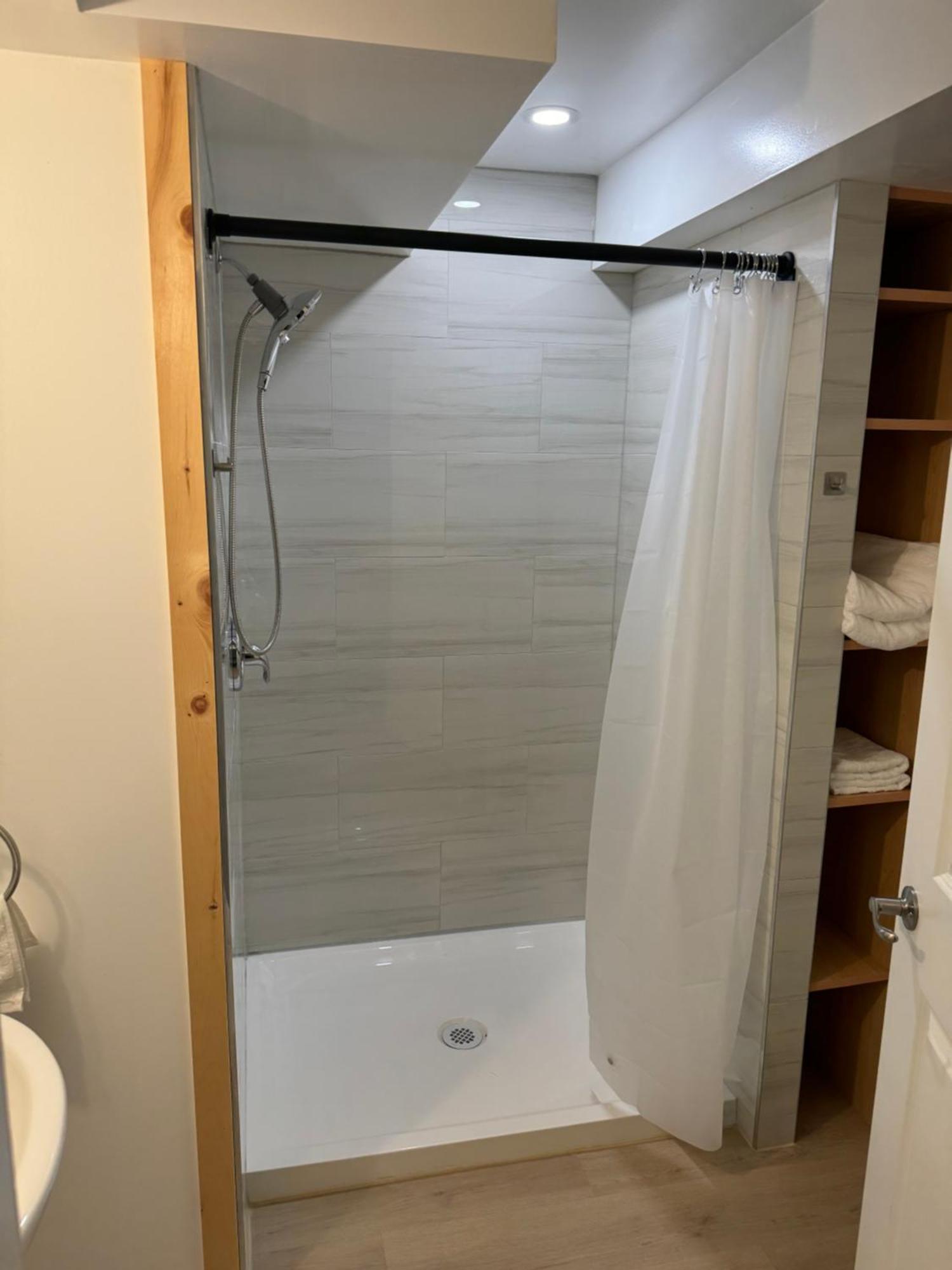 Private Entrance, Private Bathroom, Bedroom And Workspace *