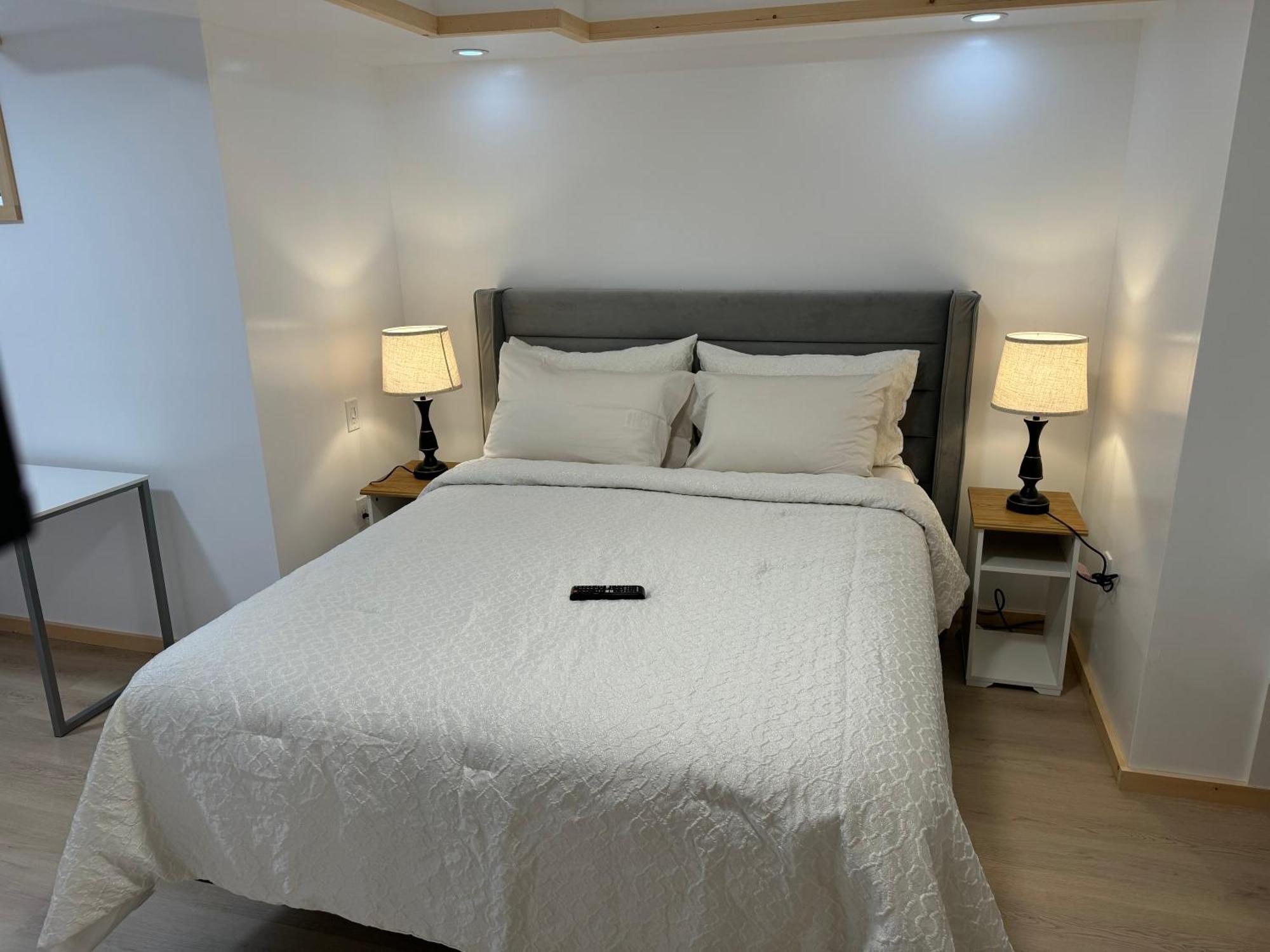 Private Entrance, Private Bathroom, Bedroom And Workspace Ottawa