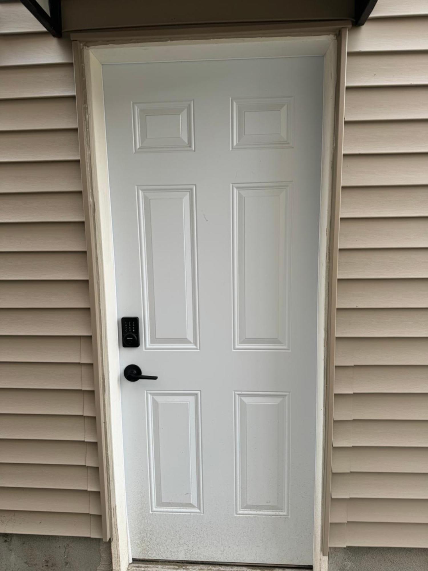 Private Entrance, Private Bathroom, Bedroom And Workspace Apartment