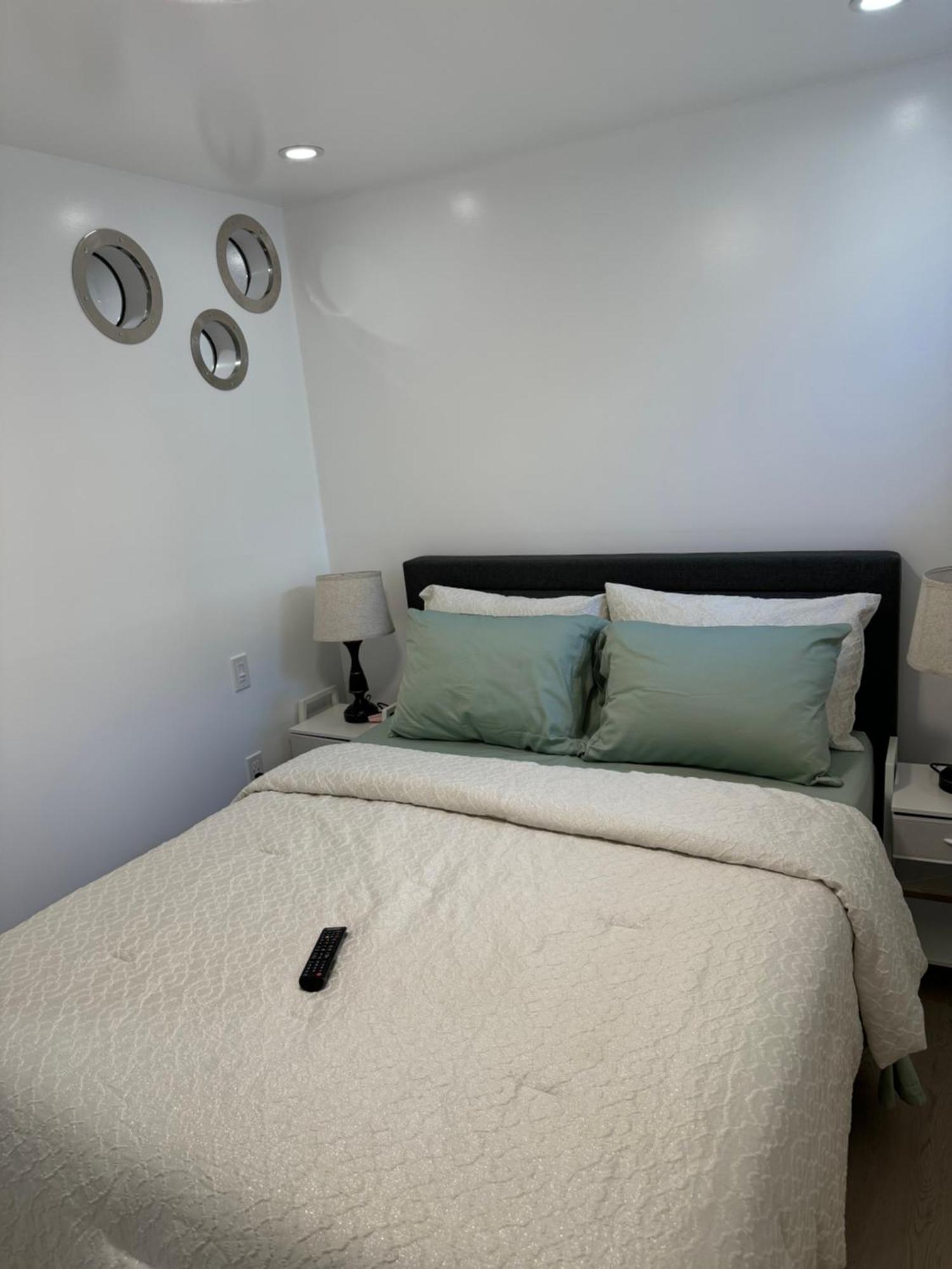 Private Entrance, Private Bathroom, Bedroom And Workspace Apartment