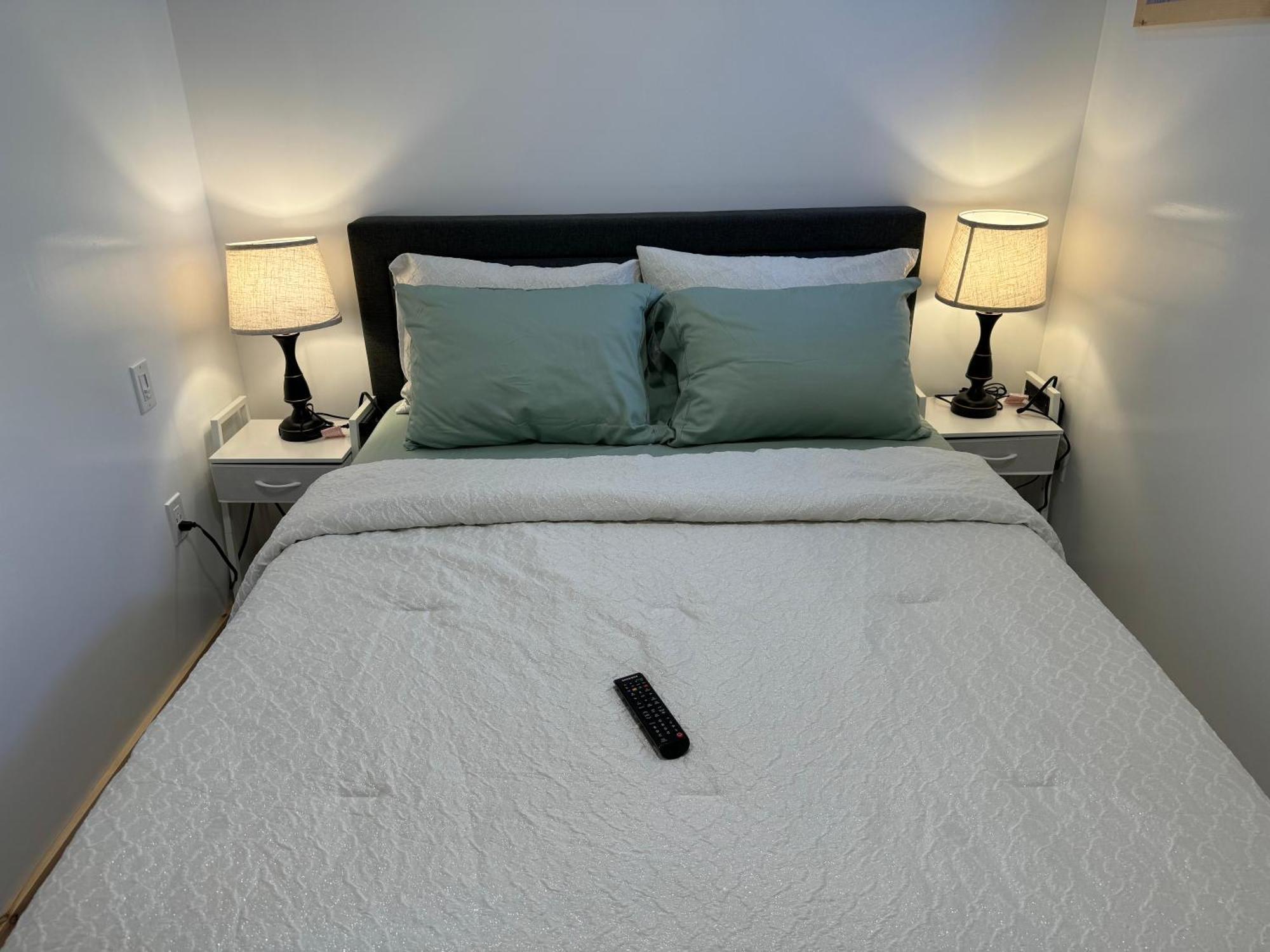 Apartment Private Entrance, Private Bathroom, Bedroom And Workspace *